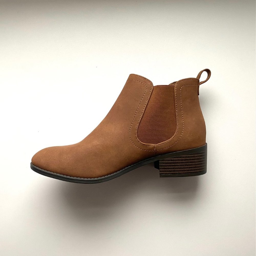 CitiClassified Women's Tan Ankle Boots, Size 11